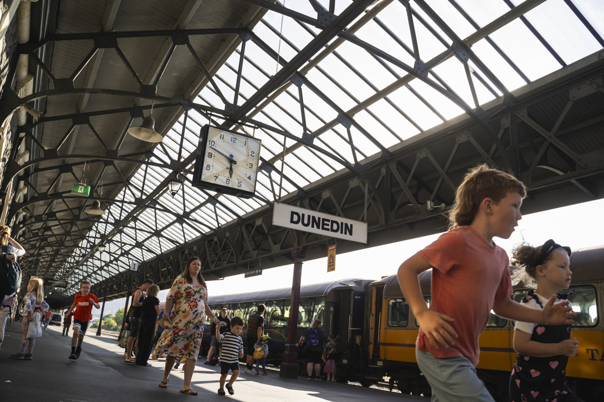 709658-attraction_dunedinrailwaystationplatform_dunedinnz_001.jpg