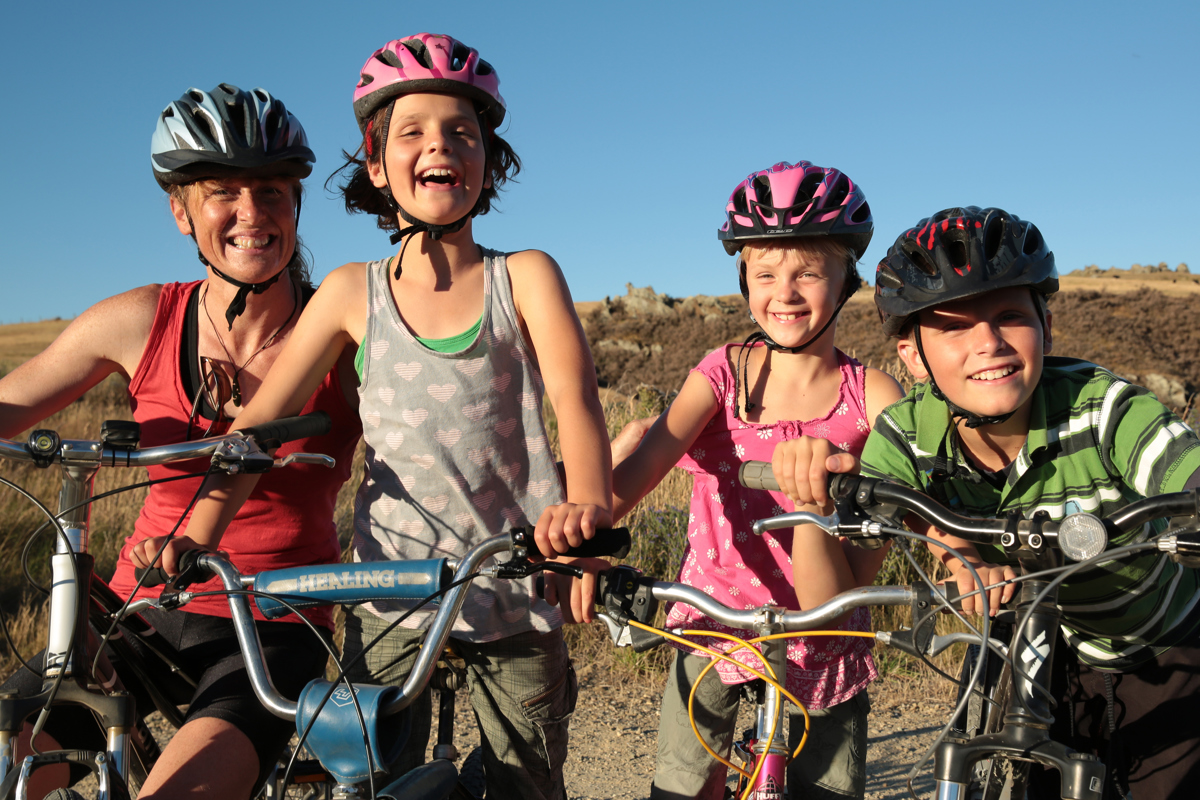 Otago-Central-Rail-Trail-Smiling-Family-credit-James-Jubb.JPG