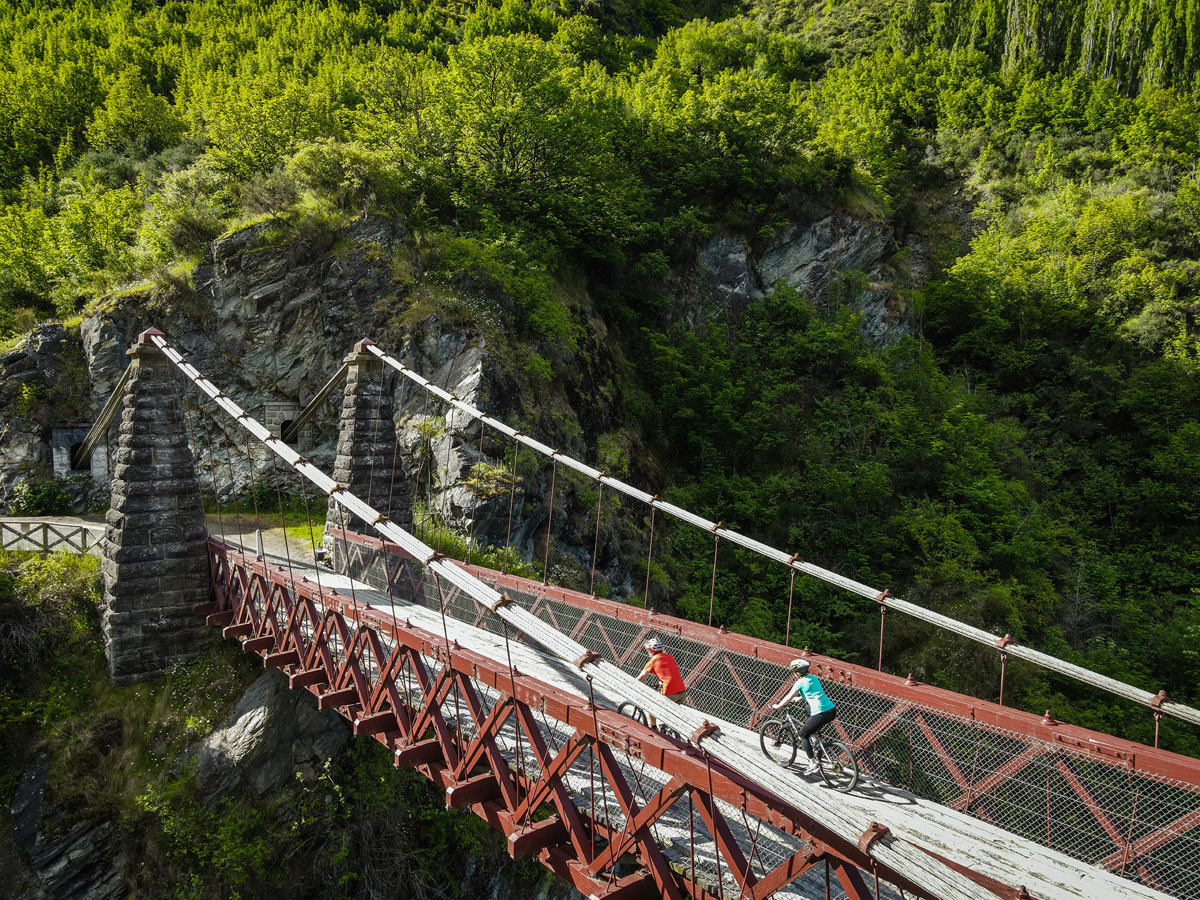Kawarau Suspension Bridge.Credit image central.Clare Toia-Bailey-18-web.jpg