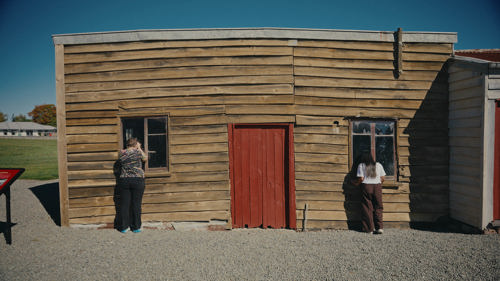 Hanna and Mitzie explore the fascinating Ng King Settlement.