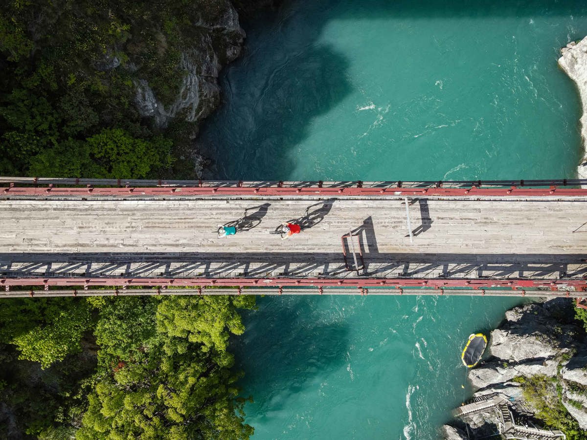Kawarau Suspension Bridge.Credit image central.Clare Toia-Bailey-11-web.jpg